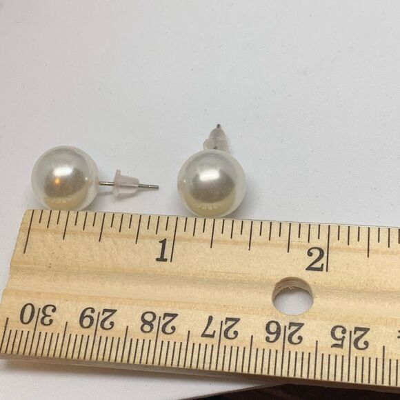 White Pearl Earrings - Picture 4 of 4